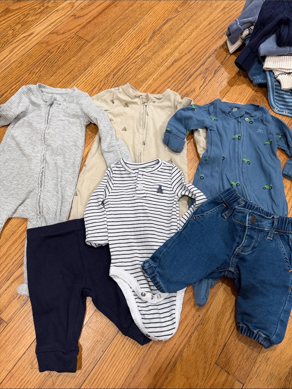 GAP Baby 0-3 Pajama and Bodysuit Set in Blue, Navy, Gray, Cream